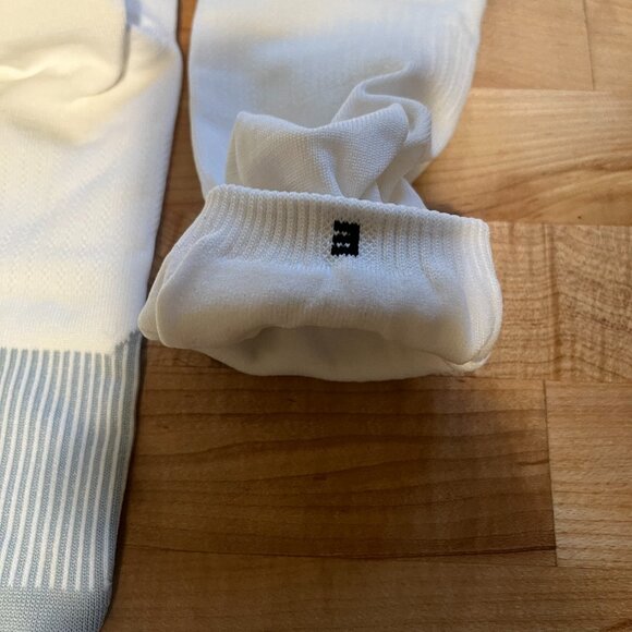 Men's Medium 8-9.5 Nike Spark Lightweight Dri Fit Quarter Crew Running Socks - Picture 3 of 3